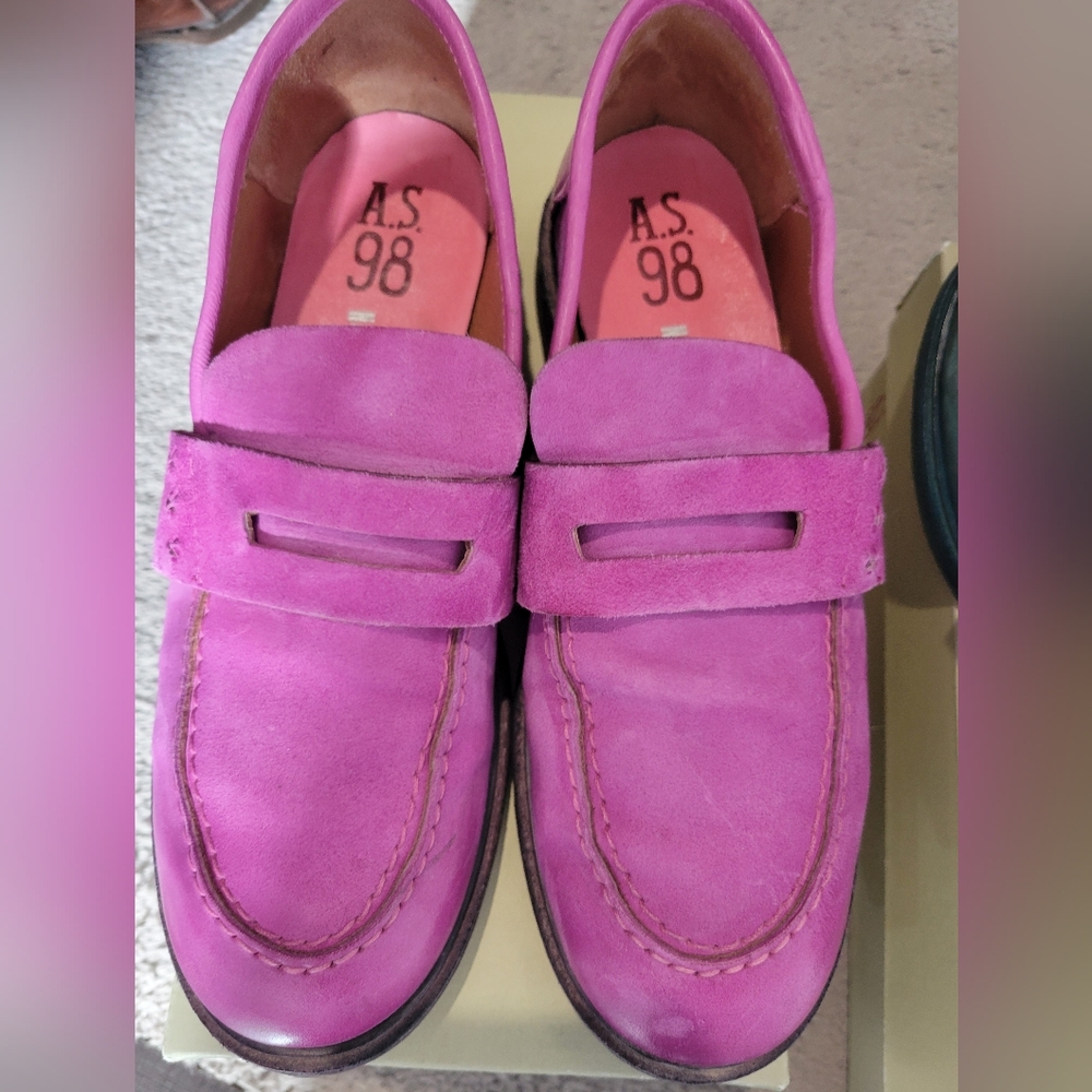 AS 98. Loafers Great Condition.